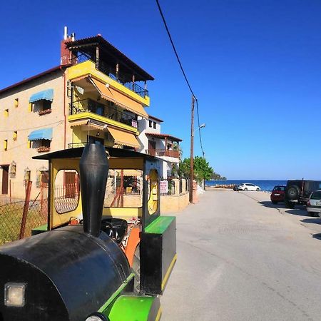 Comfortable Apartment Near The Central Beach Nea Skioni Exterior photo