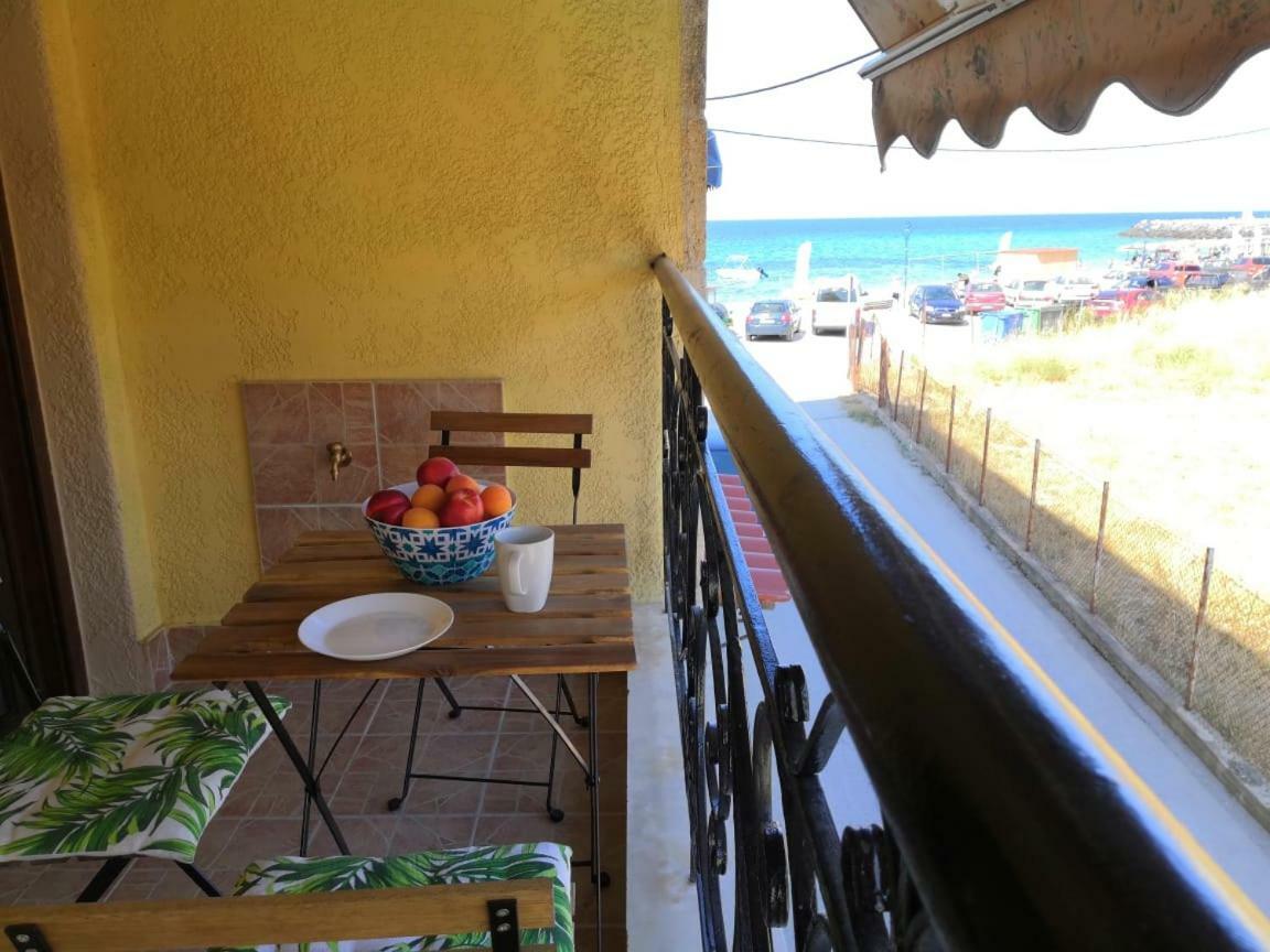 Comfortable Apartment Near The Central Beach Nea Skioni Exterior photo